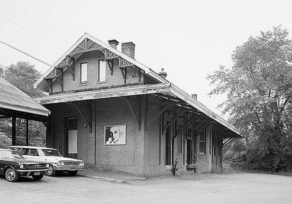 New York, New Haven & Hartford Railroad Eastbound Passenger Station, Southport Connecticut 1966 GENERAL VIEW OF EXTERIOR FROM SOUTH