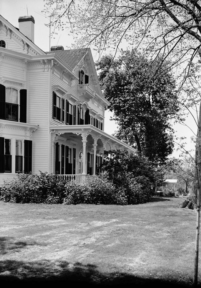 Kenneth Perry House, Bound Brook New Jersey May 1960 EAST FRONT AND FRONT ENTRANCE OF BUILDING FACING RIVER ROAD