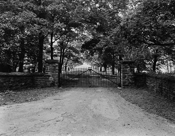 The Meadows/Leacote, Rhinebeck New York MAIN GATE AND AVENUE
