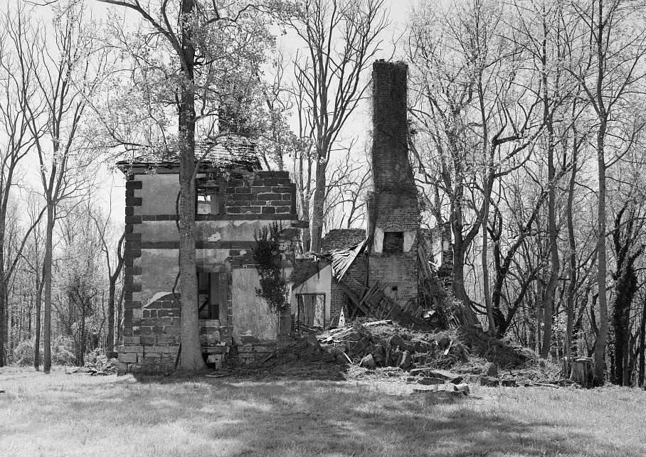 Closer view of the main house ruins (1998)