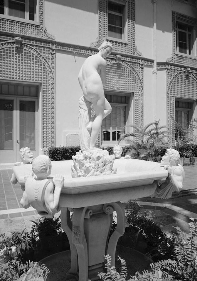 Henry Flagler Mansion - Whitehall, Palm Beach Florida COURTYARD FOUNTAIN (1972)