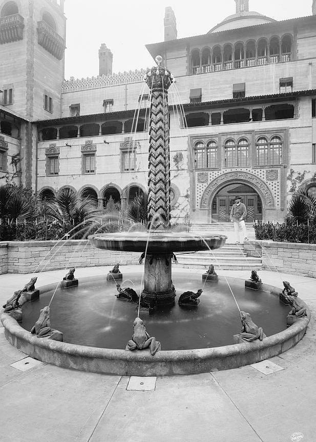 Hotel Ponce de Leon, St Augustine Florida 1890s The fountain, Ponce de Leon