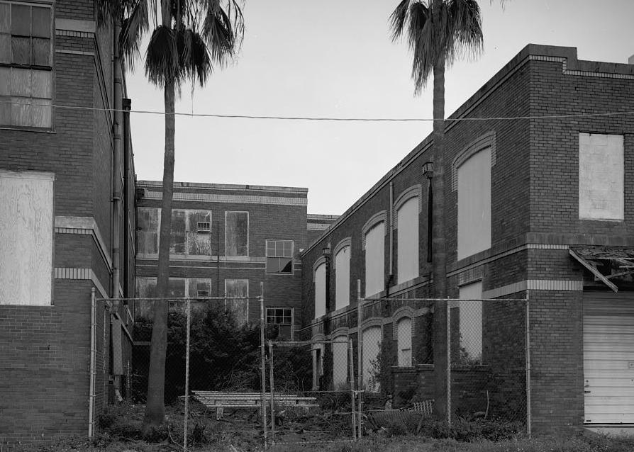 George Washington Junior High School, Tampa Florida South rear west recess, facing northeast (2001)