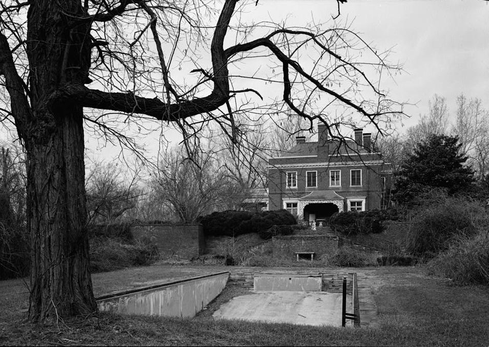 Oxon Hill Manor, Oxon Hill Maryland December 1971 SOUTH ELEVATION AND GARDEN