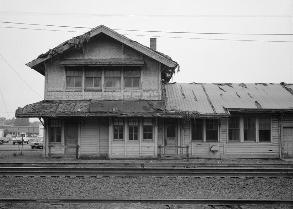 Southern Pacific Railroad Station - Springfield Depot, Springfield Oregon SOUTH FRONT, WEST END (1988)