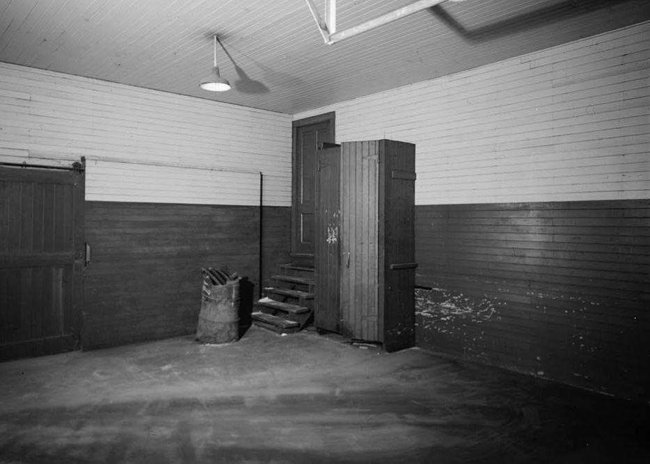 Southern Pacific Railroad Station - Springfield Depot, Springfield Oregon FIRST FLOOR, BAGGAGE ROOM, NORTH AND EAST WALLS (1988)